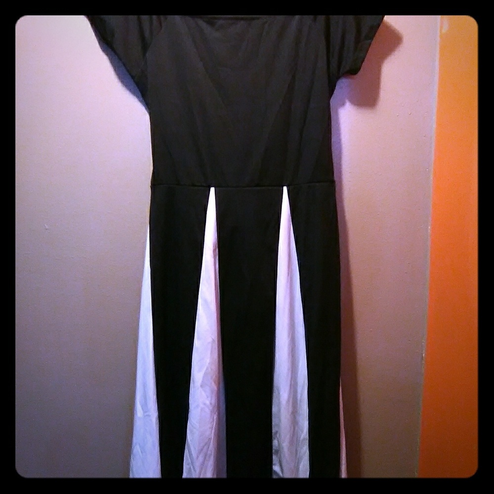 A black and white fabulous dress